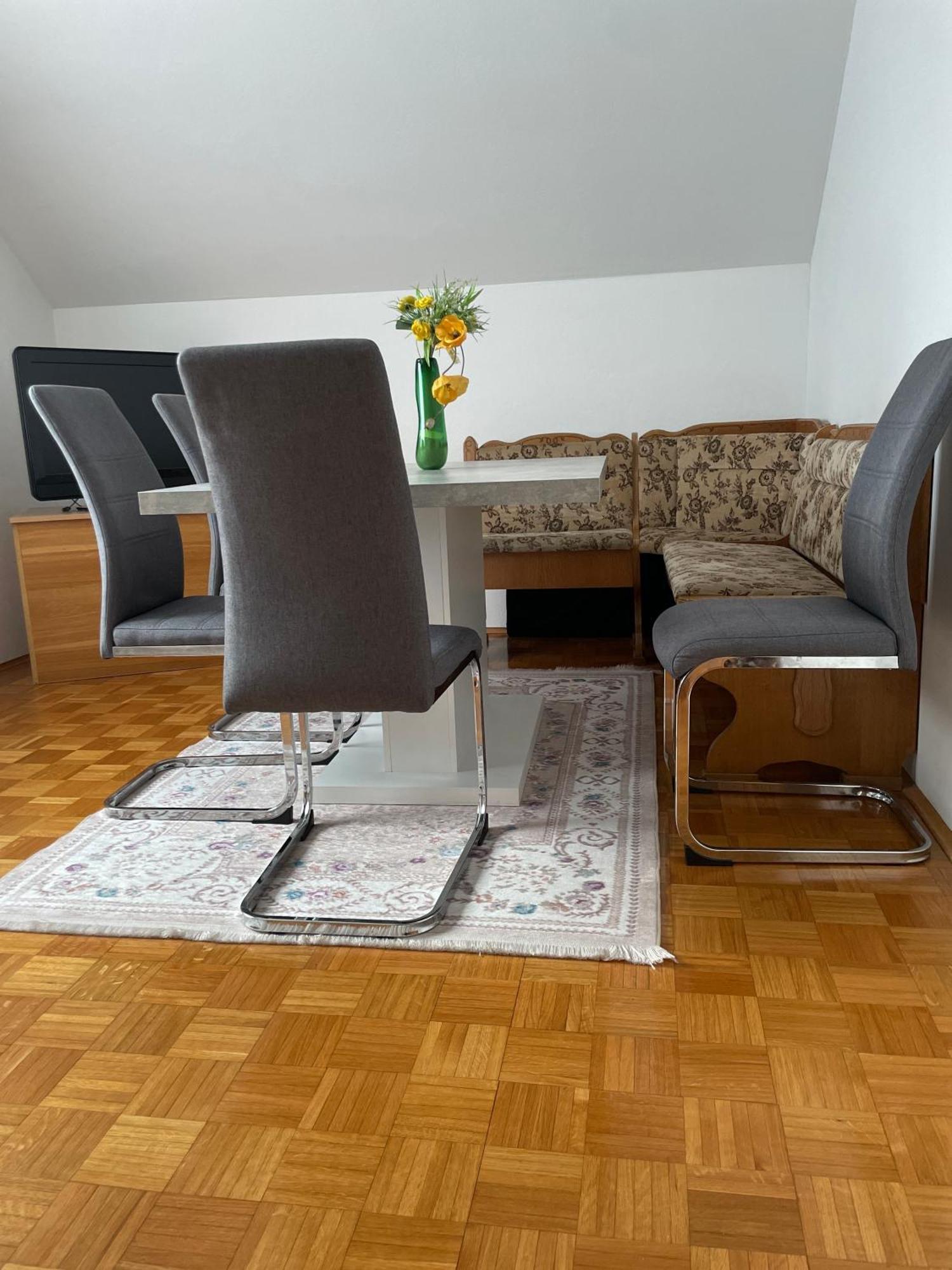 Lara Apartment Gradacac Bagian luar foto