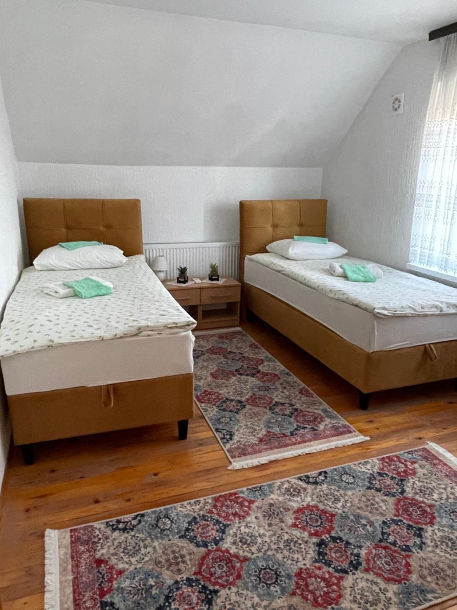 Lara Apartment Gradacac Bagian luar foto