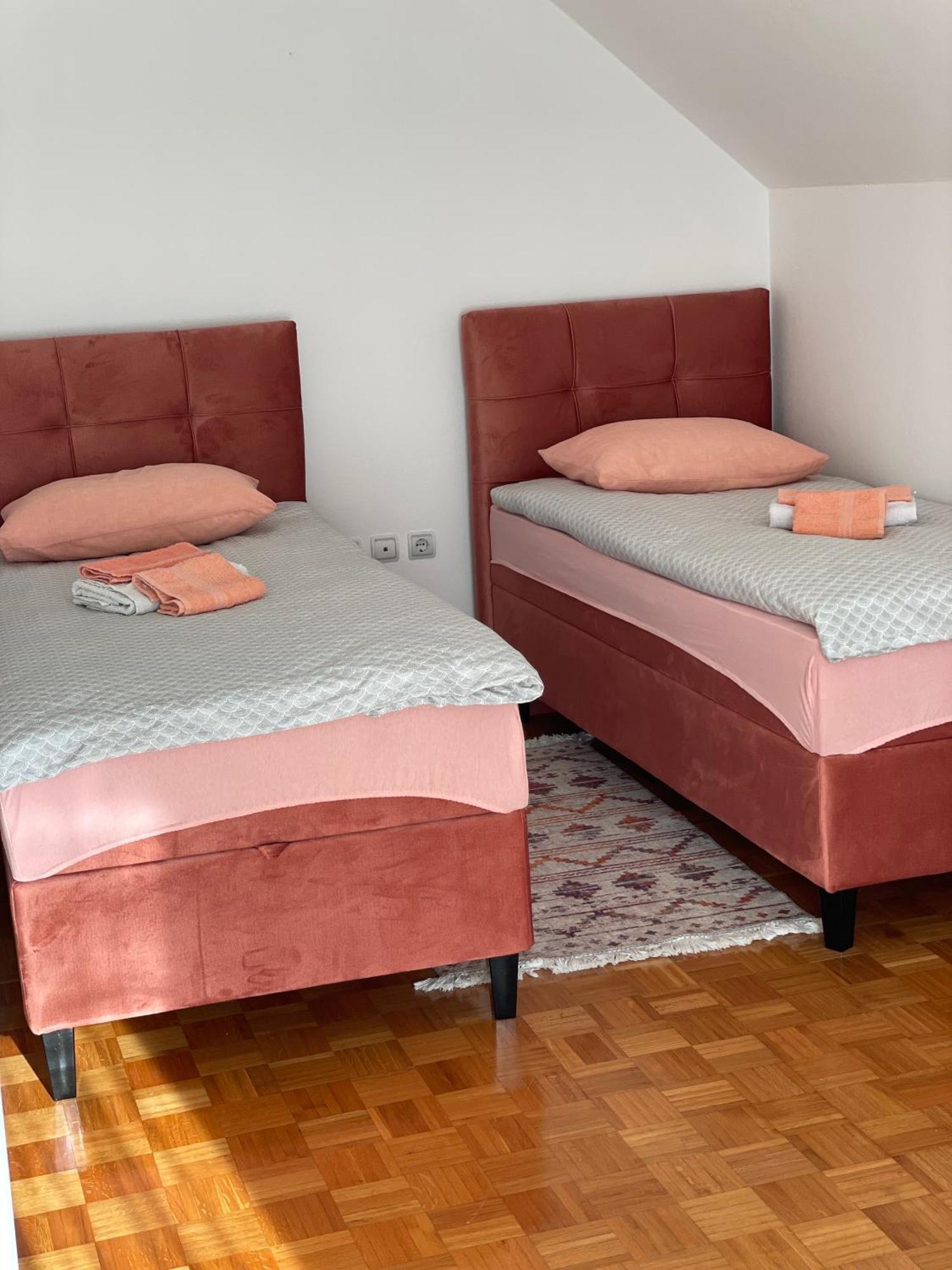 Lara Apartment Gradacac Bagian luar foto