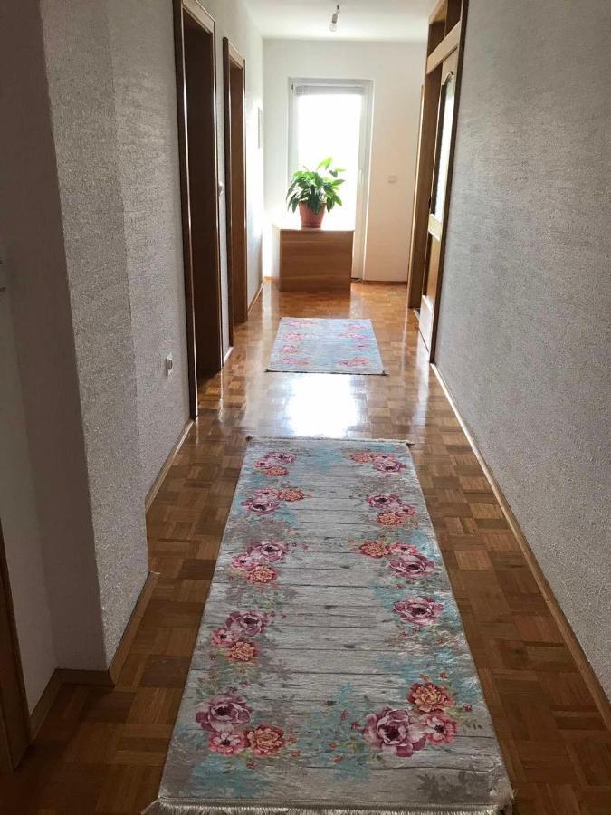 Lara Apartment Gradacac Bagian luar foto