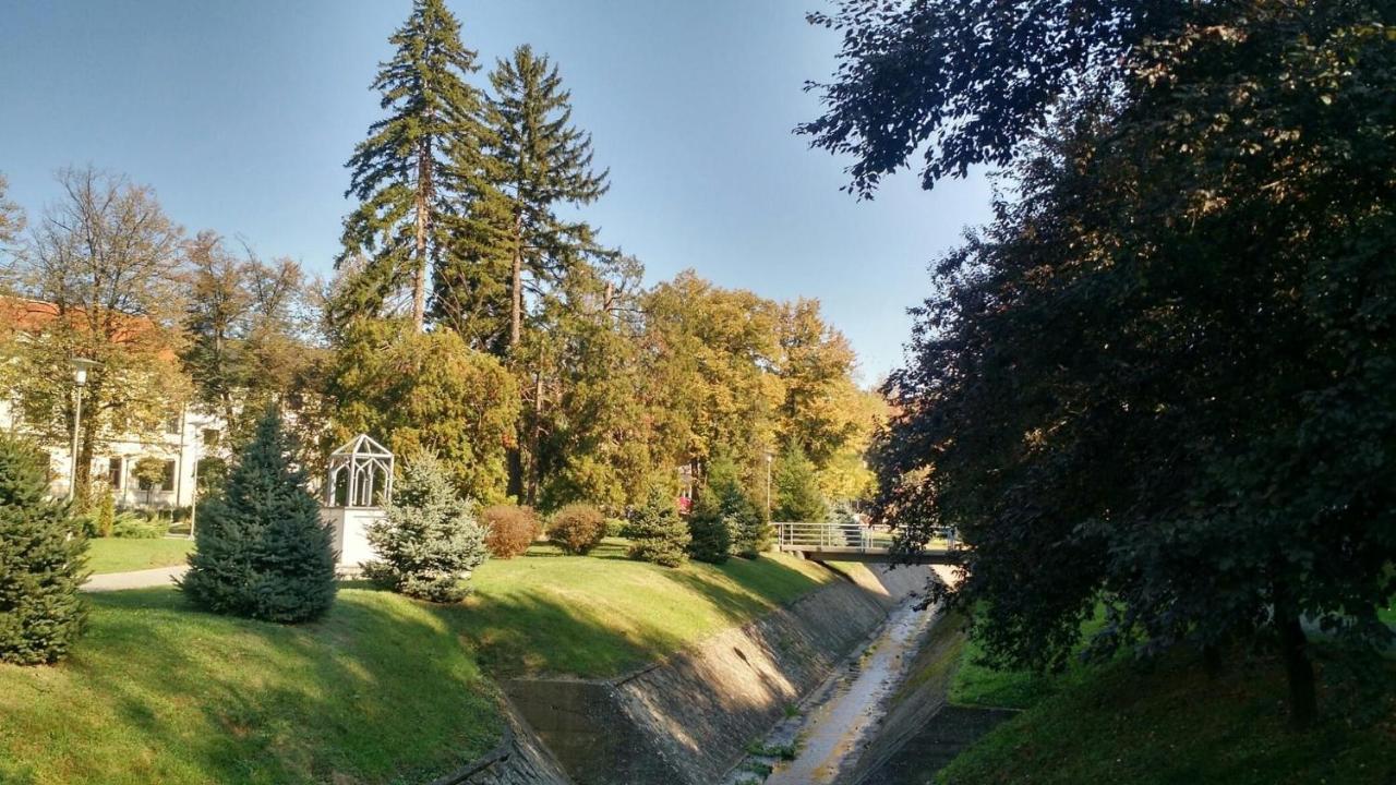 Lara Apartment Gradacac Bagian luar foto