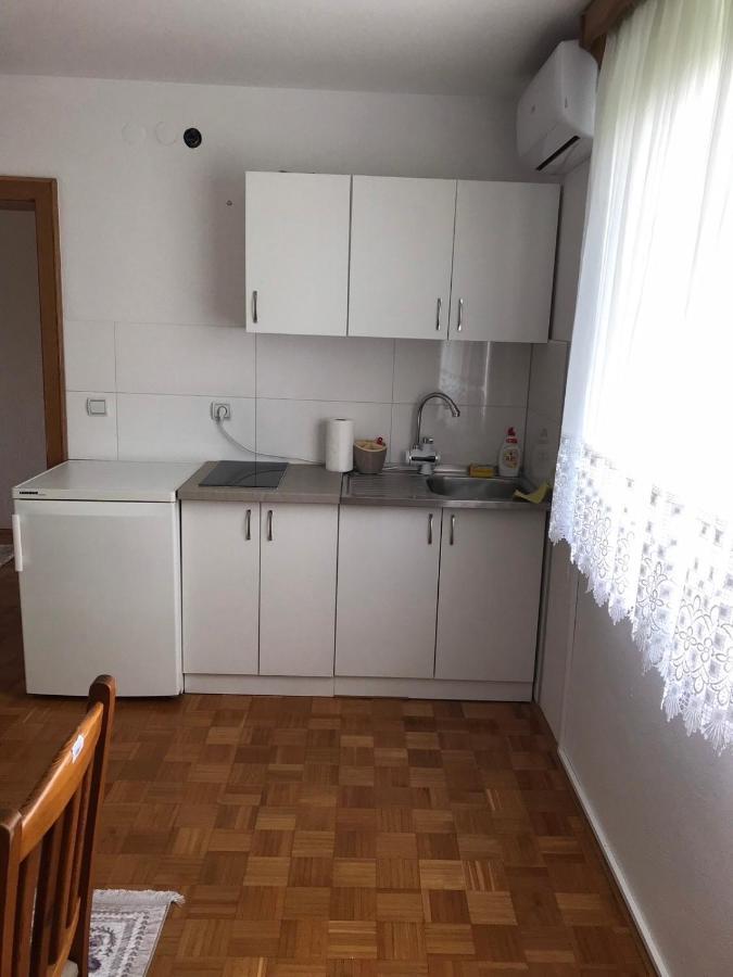 Lara Apartment Gradacac Bagian luar foto