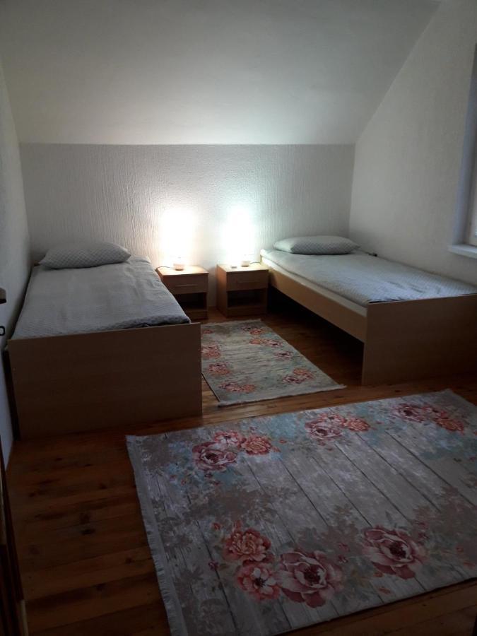 Lara Apartment Gradacac Bagian luar foto